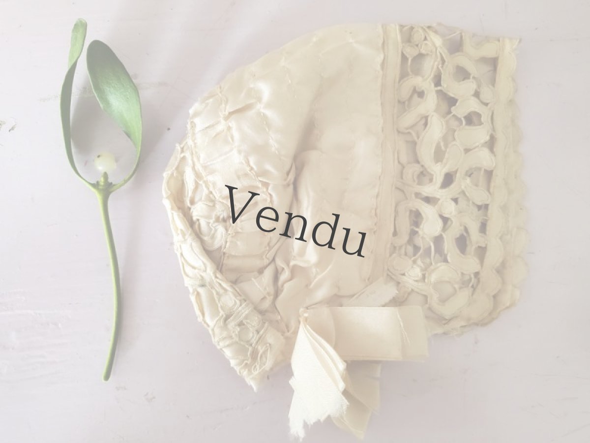 画像3: フランスアンティーク　ヤドリギのリシュリュー刺繍 小さなボネ　 (3)