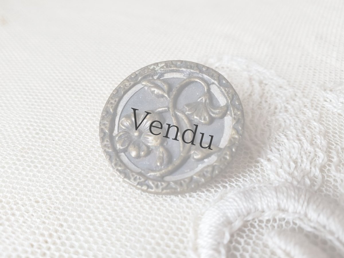 画像2: フランス1900年前後　アール=ヌーボー メタルボタン 26mm (2)