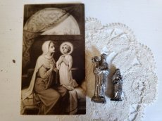 画像4: フランスアンティーク  小さな聖母マリア様像とホーリーカードのセット (4)