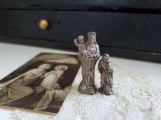画像1: フランスアンティーク  小さな聖母マリア様像とホーリーカードのセット (1)