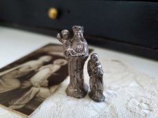 画像2: フランスアンティーク  小さな聖母マリア様像とホーリーカードのセット (2)