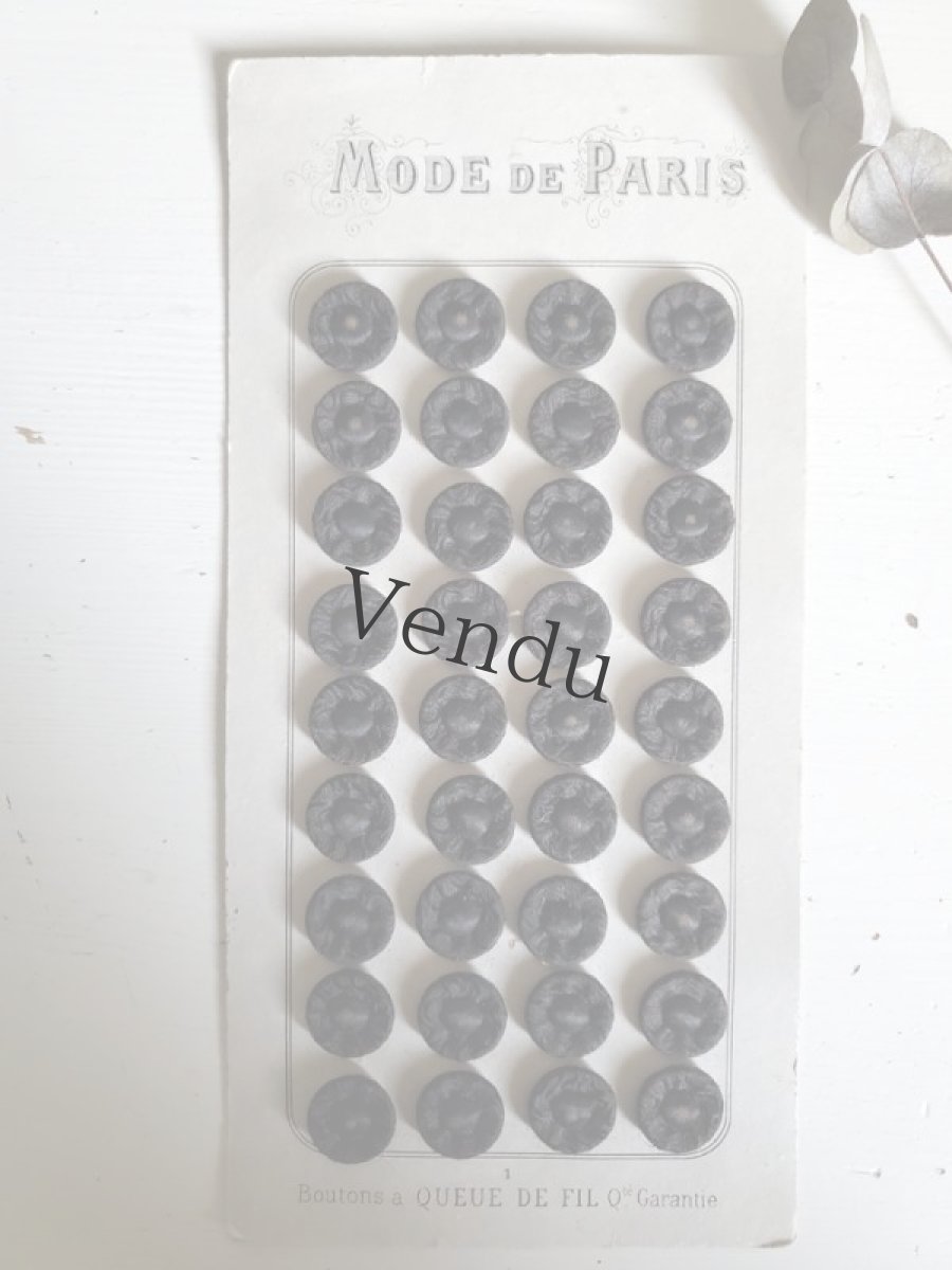 画像2: フランス 1900年前後　布製ボタンシート MODE DE PARIS 18mm (2)