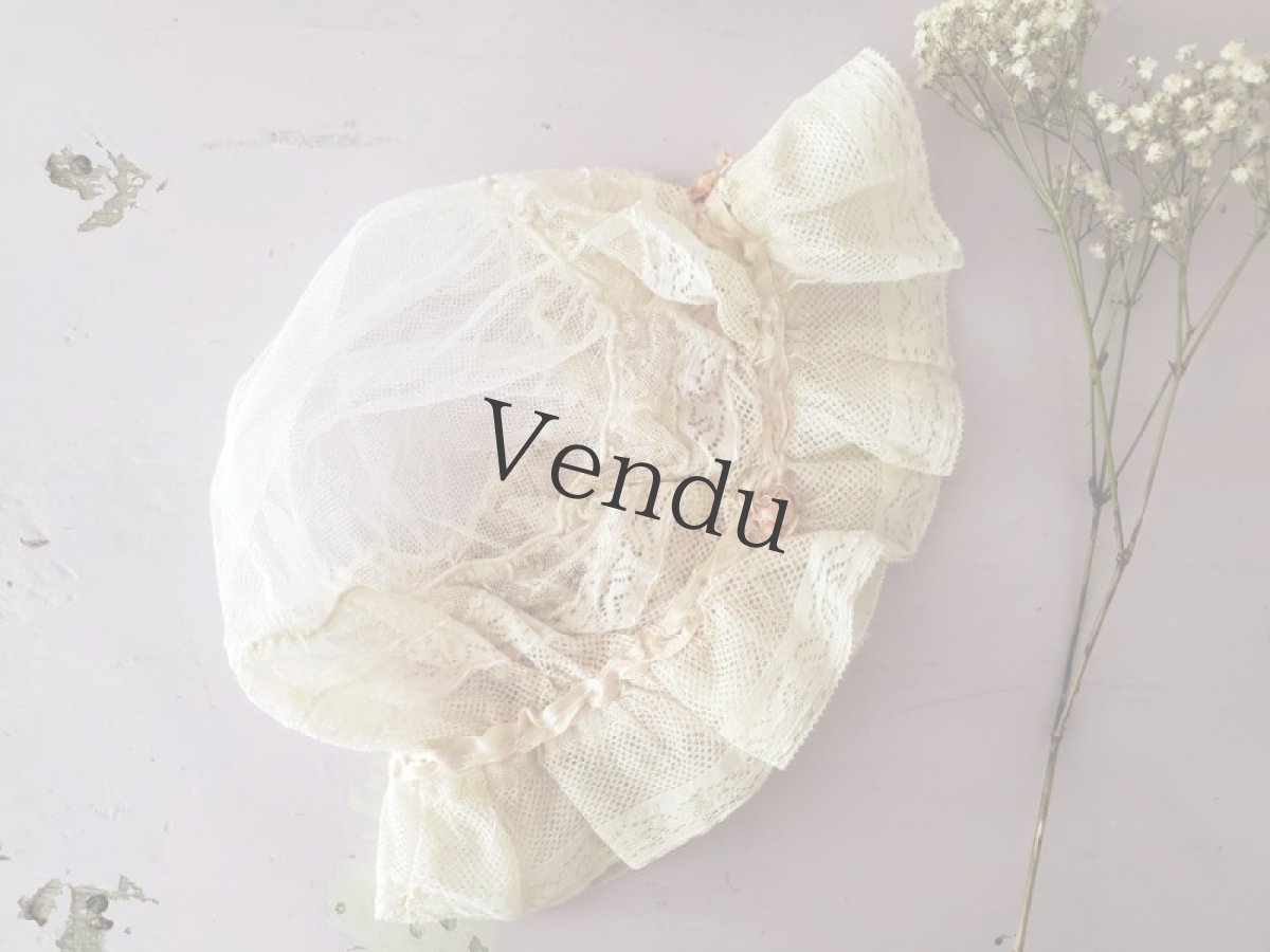 画像4: フランスアンティーク　チュールレースとモチーフ 小さなボネ　 (4)