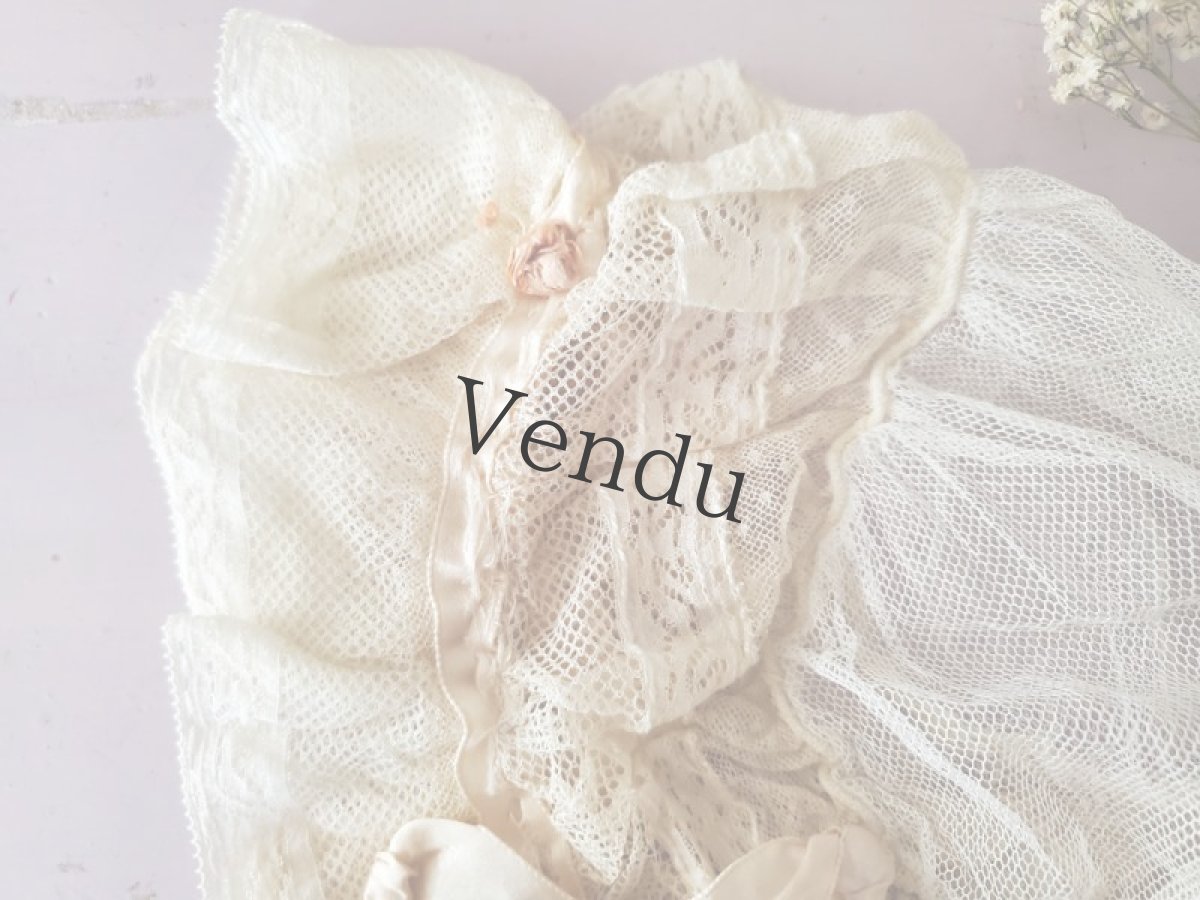 画像2: フランスアンティーク　チュールレースとモチーフ 小さなボネ　 (2)