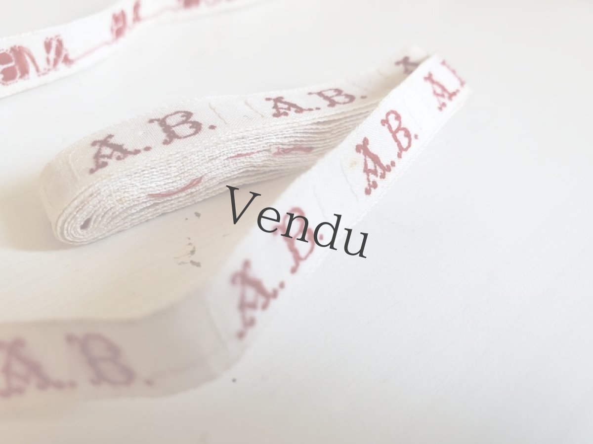 画像2: フランスアンティーク　イニシャルテープ 《AB》 (2)