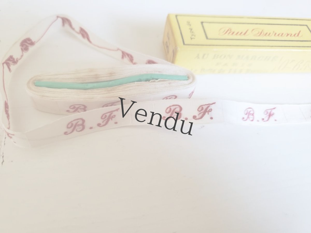 画像2: フランスアンティーク　イニシャルテープ 《BF》箱入り (2)