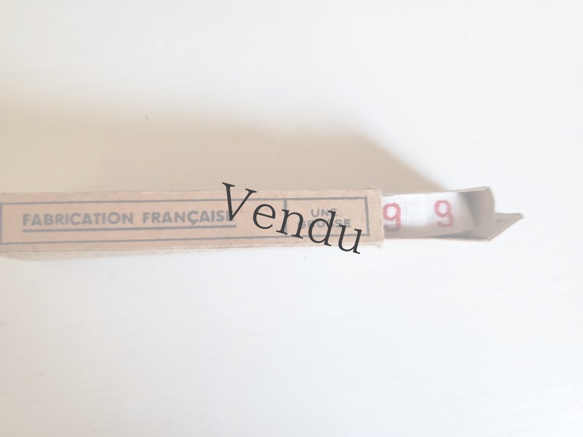 画像3: フランスアンティーク　数字刺繍テープ 《9》箱入り (3)