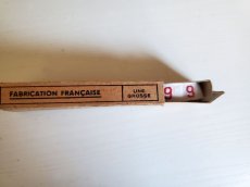 画像3: フランスアンティーク　数字刺繍テープ 《9》箱入り (3)