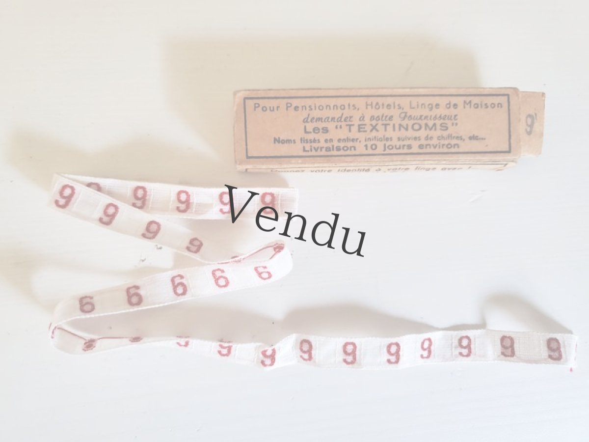 画像1: フランスアンティーク　数字刺繍テープ 《9》箱入り (1)