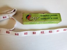 画像1: フランスアンティーク　数字刺繍テープ 《82》箱入り (1)