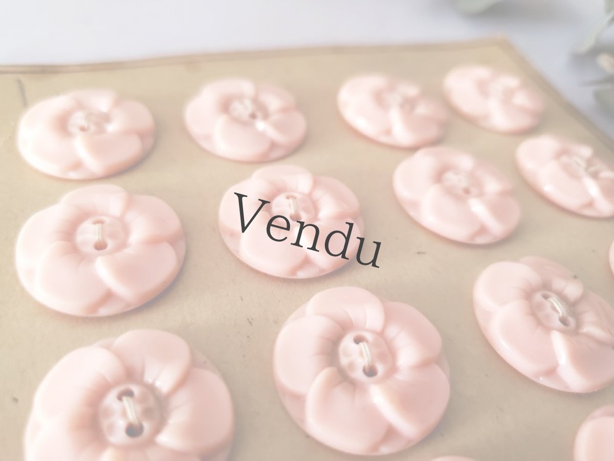 画像2: フランスヴィンテージ  ピンクのお花ボタン 21mm (2)