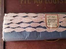画像1: フランスアンティーク　ラベルつき刺繍リボン サーモンピンク 27m60cm (1)