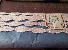 画像3: フランスアンティーク　ラベルつき刺繍リボン サーモンピンク 27m60cm (3)