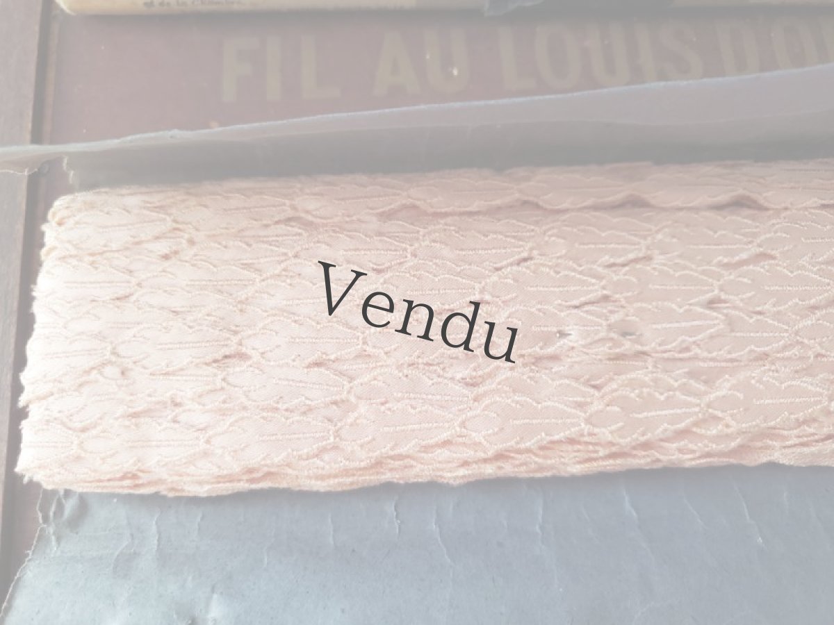 画像5: フランスアンティーク　ラベルつき刺繍リボン サーモンピンク 27m60cm (5)