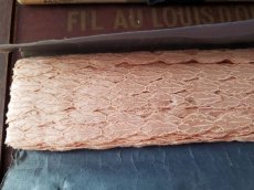画像5: フランスアンティーク　ラベルつき刺繍リボン サーモンピンク 27m60cm (5)