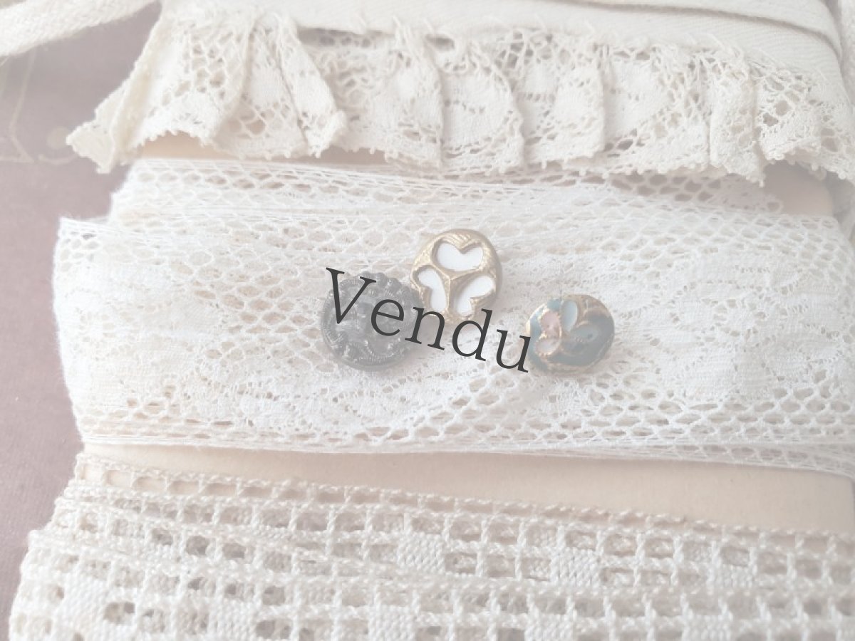 画像1: フランス1900年前後 極小ボタン 3個セットB (1)