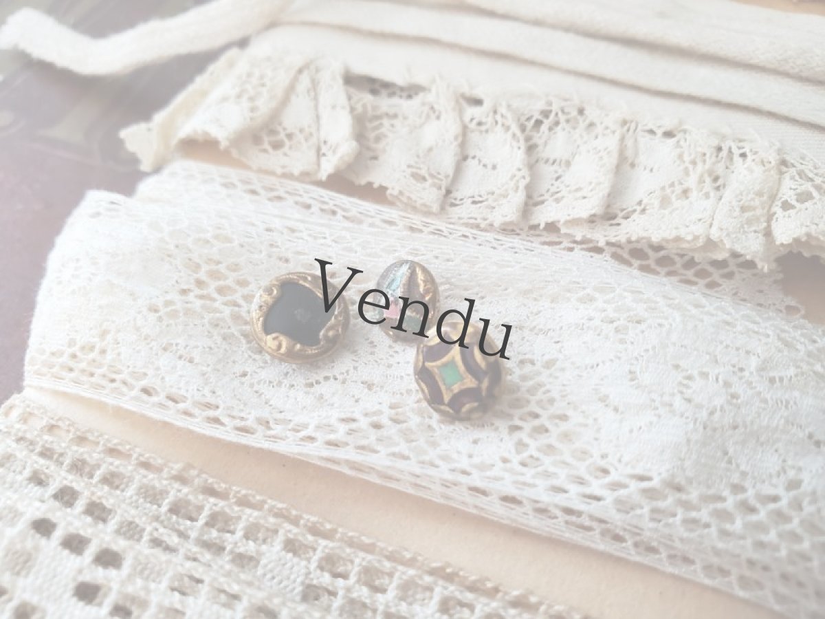 画像2: フランス1900年前後 極小ボタン 3個セットA (2)