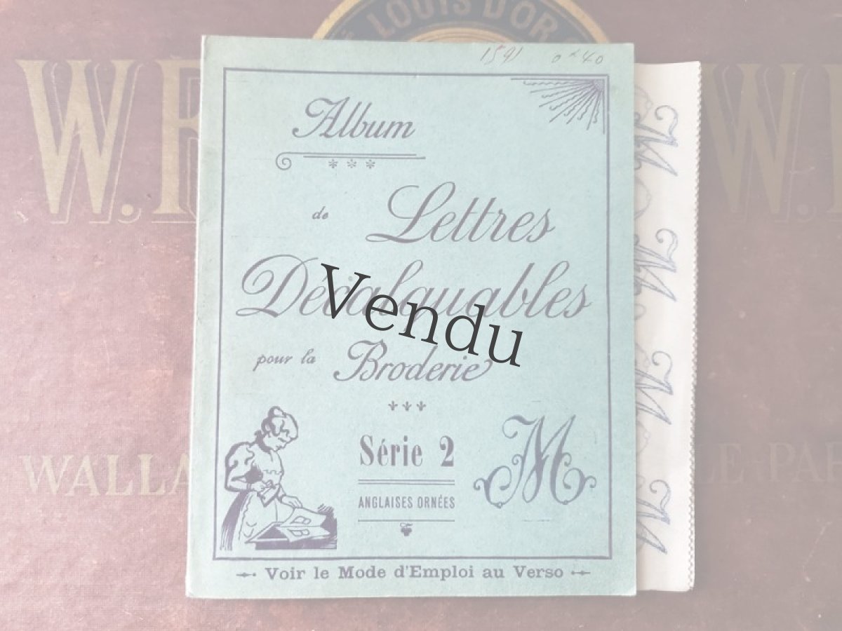 画像1: フランス 1900年前後 イニシャル刺繍シート Sèrie2《M》L.V. (1)