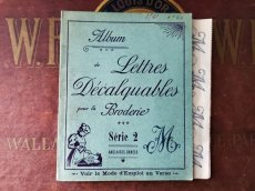 画像1: フランス 1900年前後 イニシャル刺繍シート Sèrie2《M》L.V. (1)