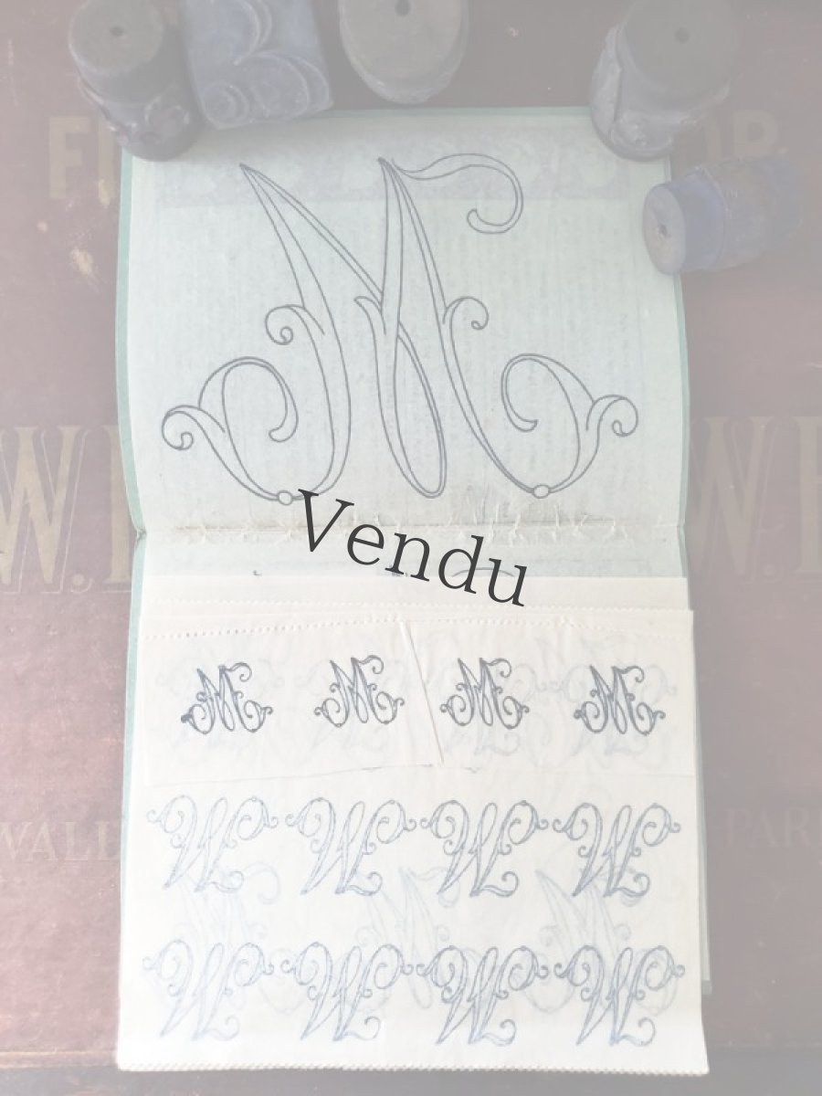 画像2: フランス 1900年前後 イニシャル刺繍シート Sèrie2《M》L.V. (2)