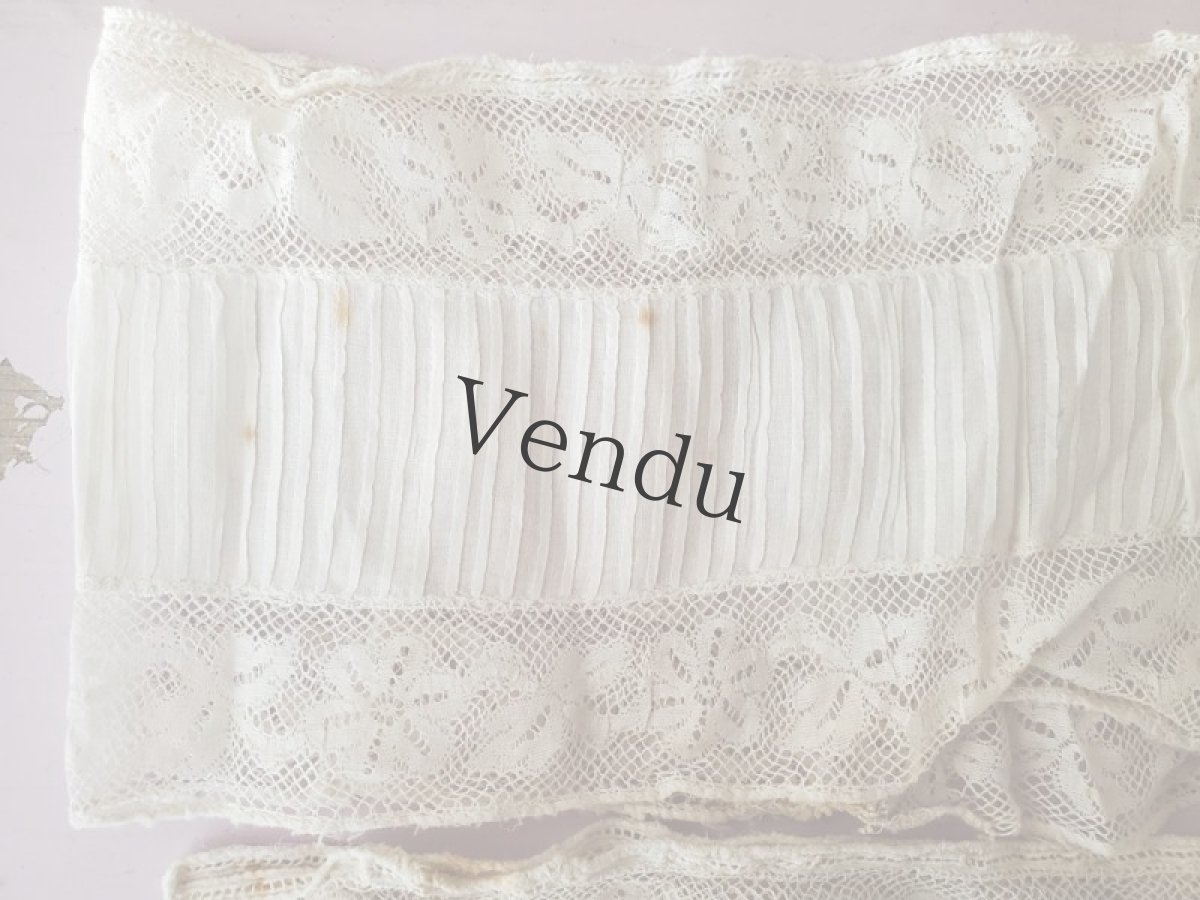 画像2: フランスアンティーク　円形ピンタック入りはぎれ 2枚セット (2)