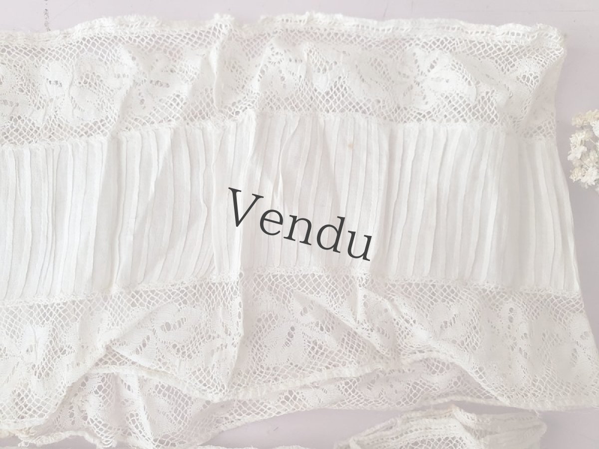 画像4: フランスアンティーク　円形ピンタック入りはぎれ 2枚セット (4)