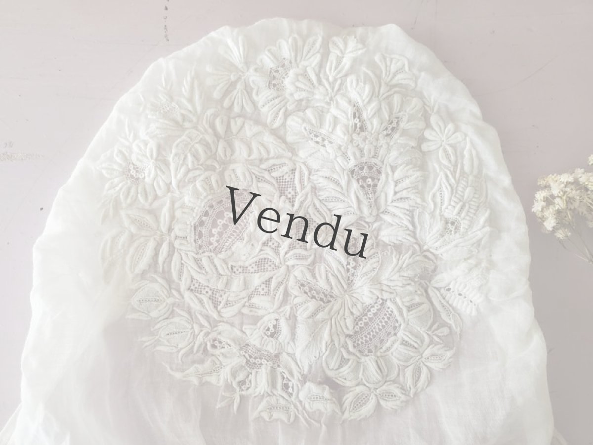 画像2: フランスアンティーク　白糸刺繍の小さなボネ (2)