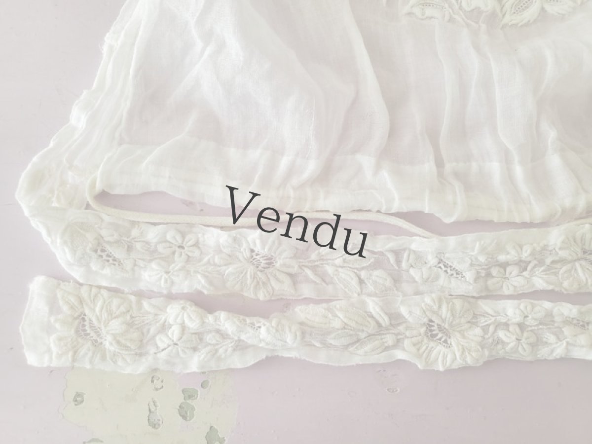 画像4: フランスアンティーク　白糸刺繍の小さなボネ (4)