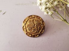 画像1: フランスアンティーク ゴールドメタルボタン AP&Cie PARIS 23mm (1)