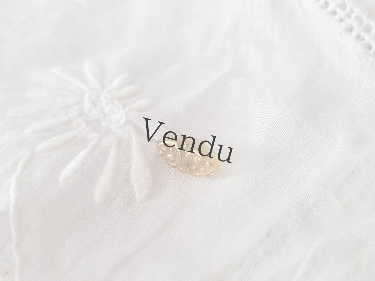 画像3: フランスアンティーク オーバル型ガラスボタン  10mm (3)