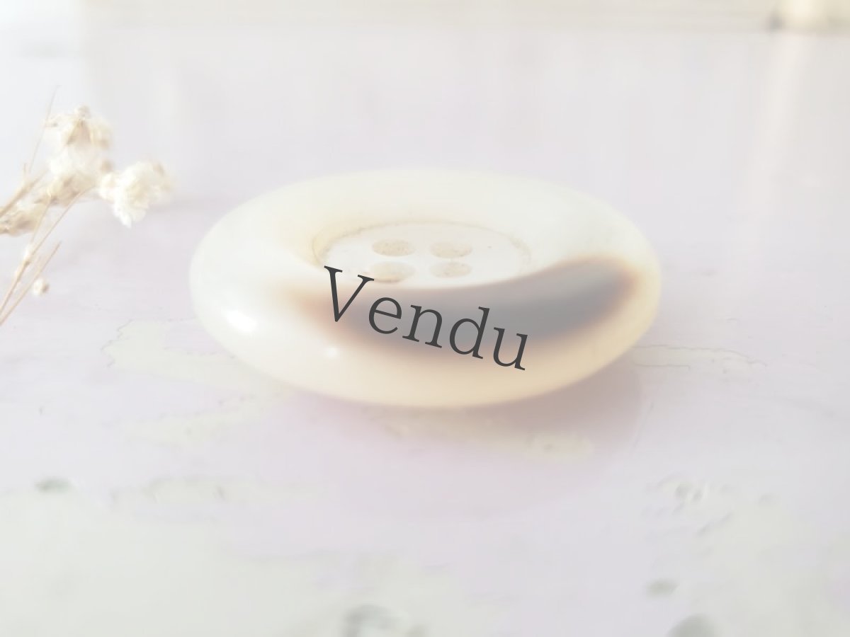 画像3: フランスアンティーク 大きな貝ボタン 36mm (3)