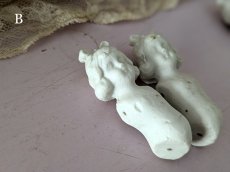 画像11: フランス 1910-1920年頃 ビスクドールパーツ リボンの女の子2体セット 5cm (11)