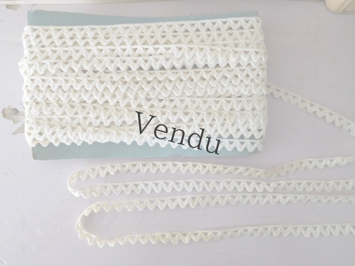 画像2: フランスヴィンテージ　台紙巻き 波テープ 8m以上 (2)