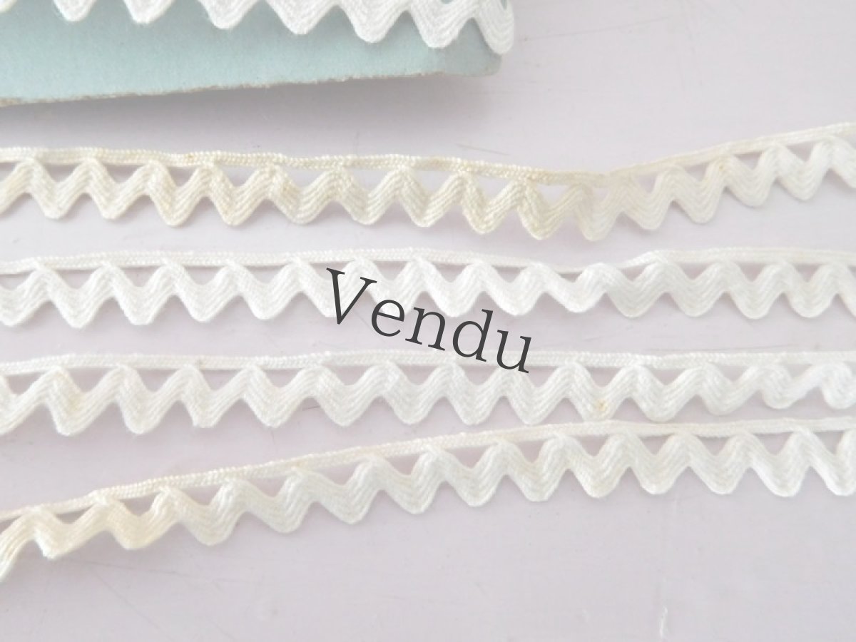 画像1: フランスヴィンテージ　台紙巻き 波テープ 8m以上 (1)