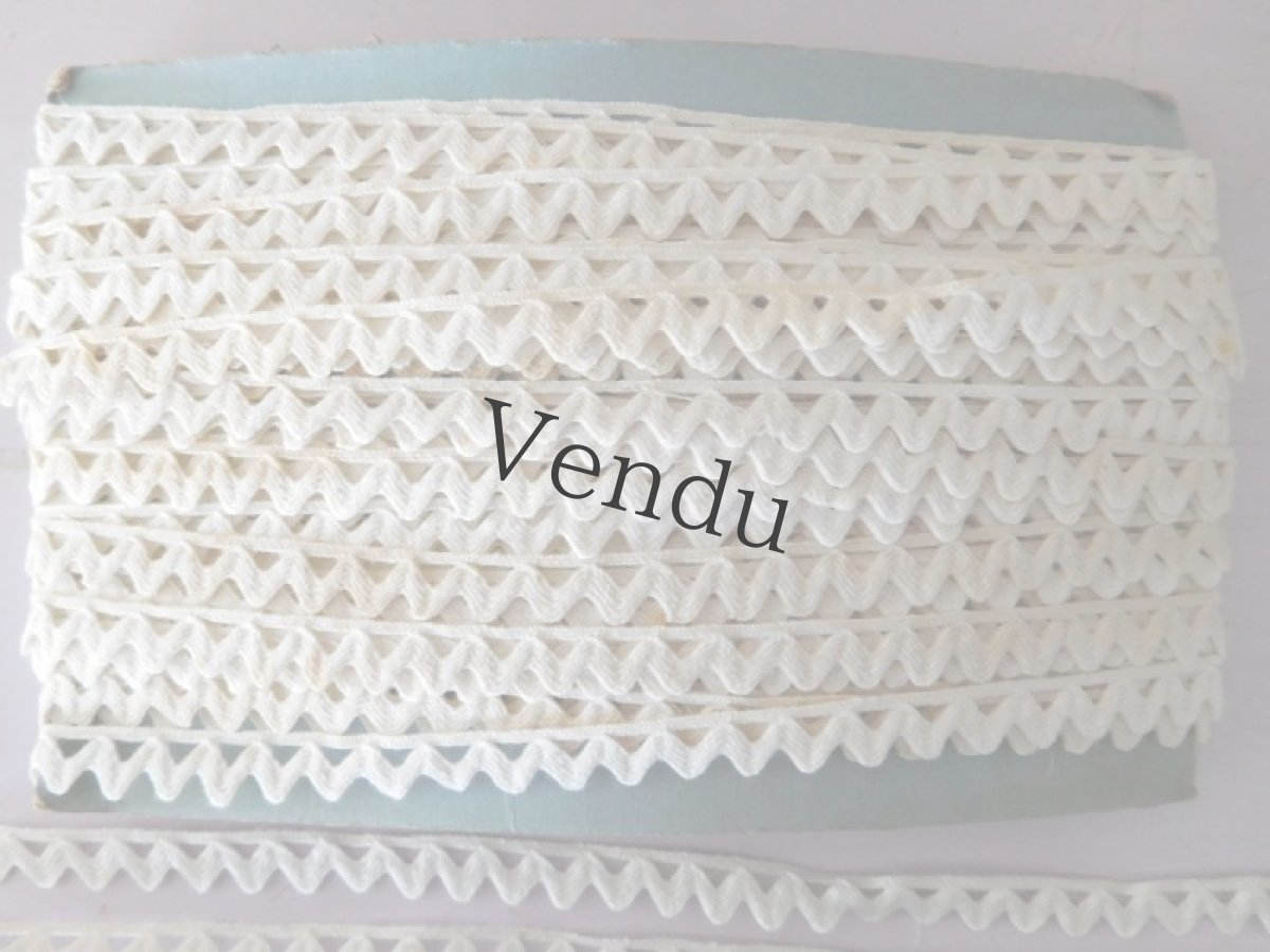 画像3: フランスヴィンテージ　台紙巻き 波テープ 8m以上 (3)
