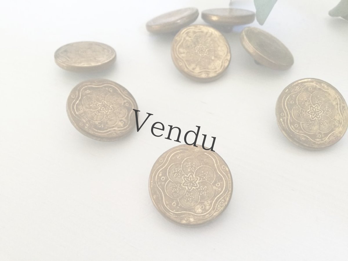 画像3: フランスアンティーク　繊細柄の真鍮ボタン 22ｍｍ (3)