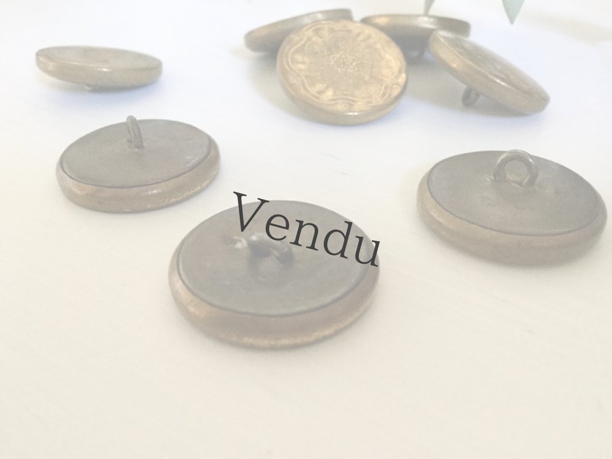 画像7: フランスアンティーク　繊細柄の真鍮ボタン 22ｍｍ (7)