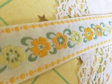 画像2: フランス　黄色いお花柄の刺繍リボン 50cm〜 (2)