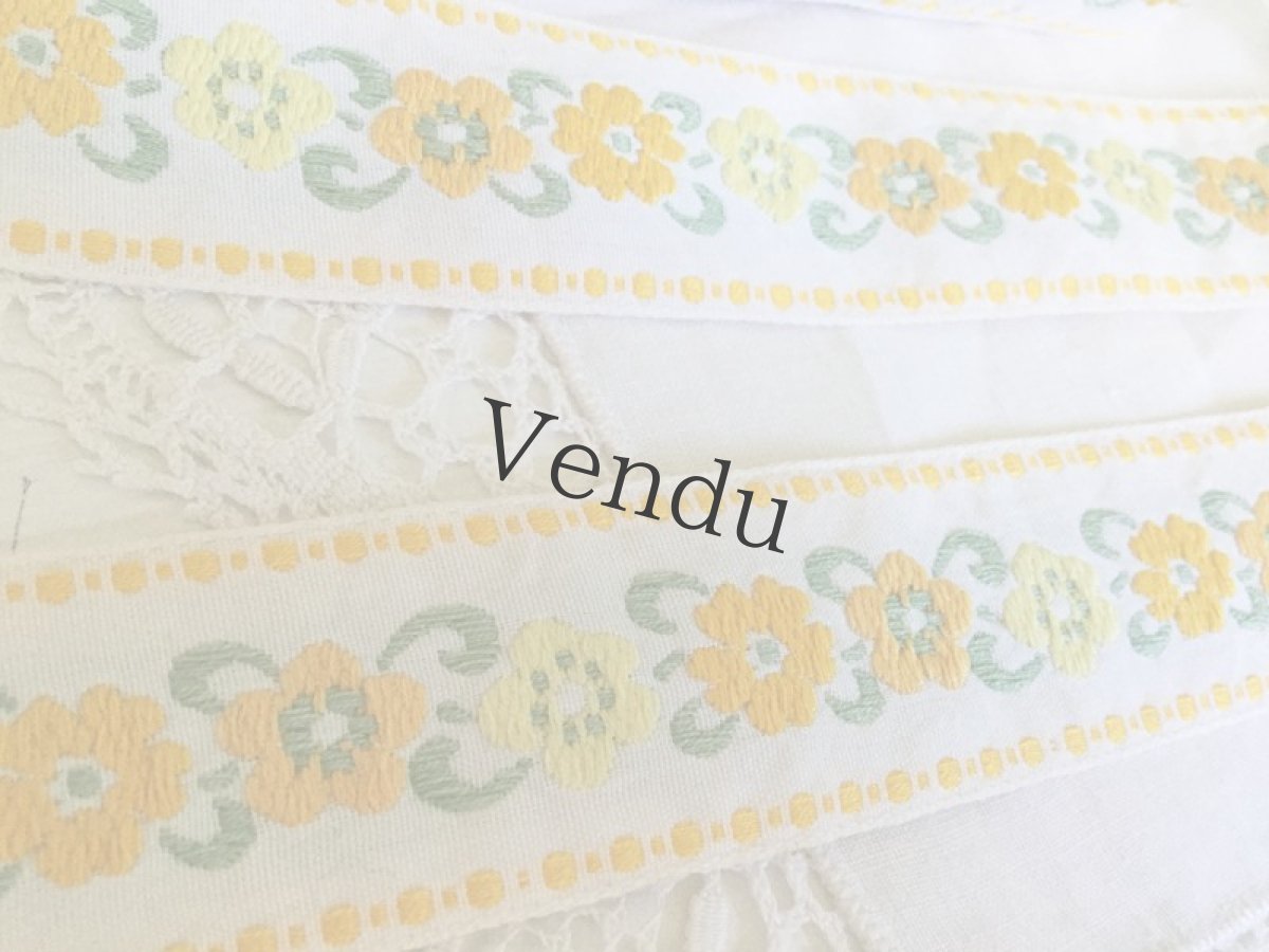 画像1: フランス　黄色いお花柄の刺繍リボン 50cm〜 (1)