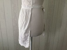 画像4: フランスヴィンテージ　カットワークエプロン (4)