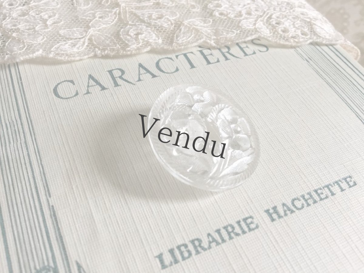 画像5: ヴィンテージ　お花咲くガラスボタン (5)