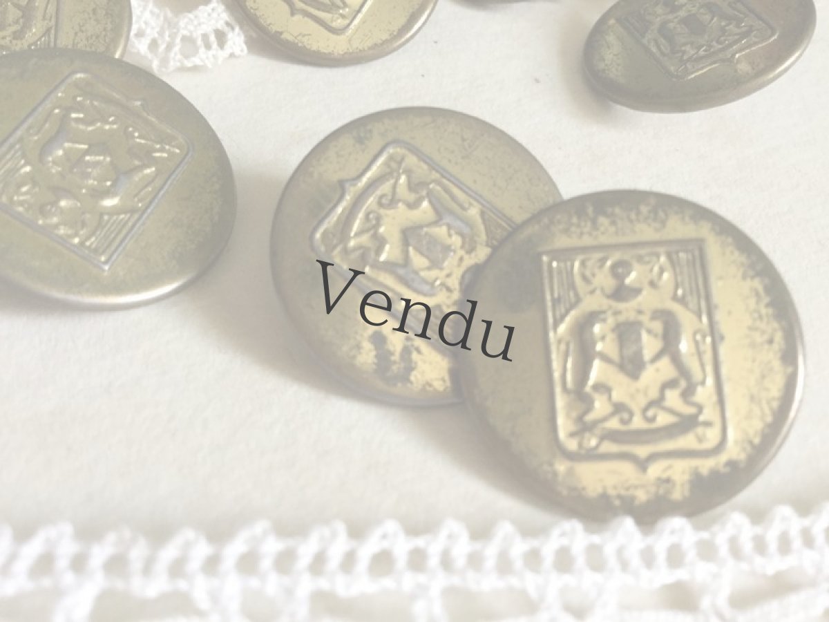 画像2: フランスヴィンテージ　紋章系ゴールドメタルボタン 23mm 7個セット  (2)