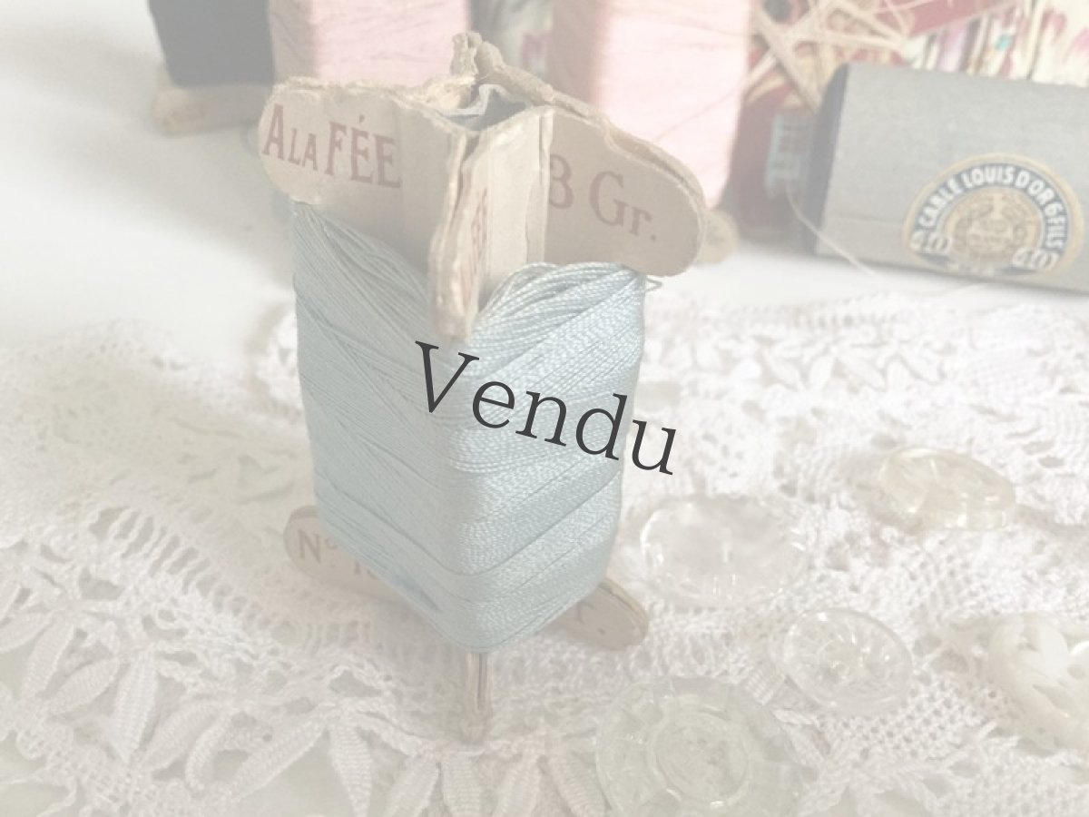 画像2: フランスヴィンテージ　立体糸巻き　"bleu ciel" 空色 (2)