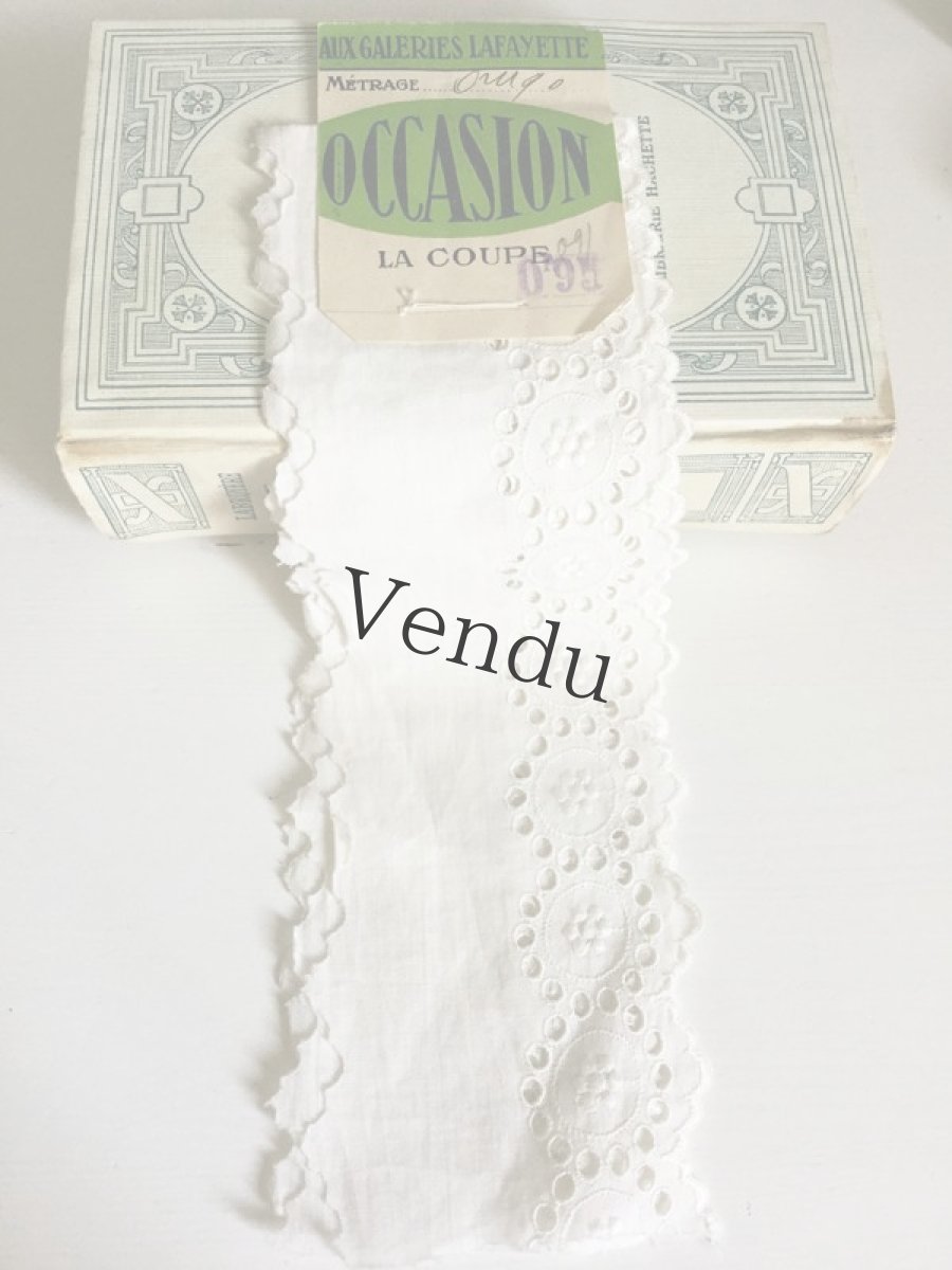 画像2: ヴィンテージ　ラベル付きレースブレード Aux Galeries Lafayette (2)