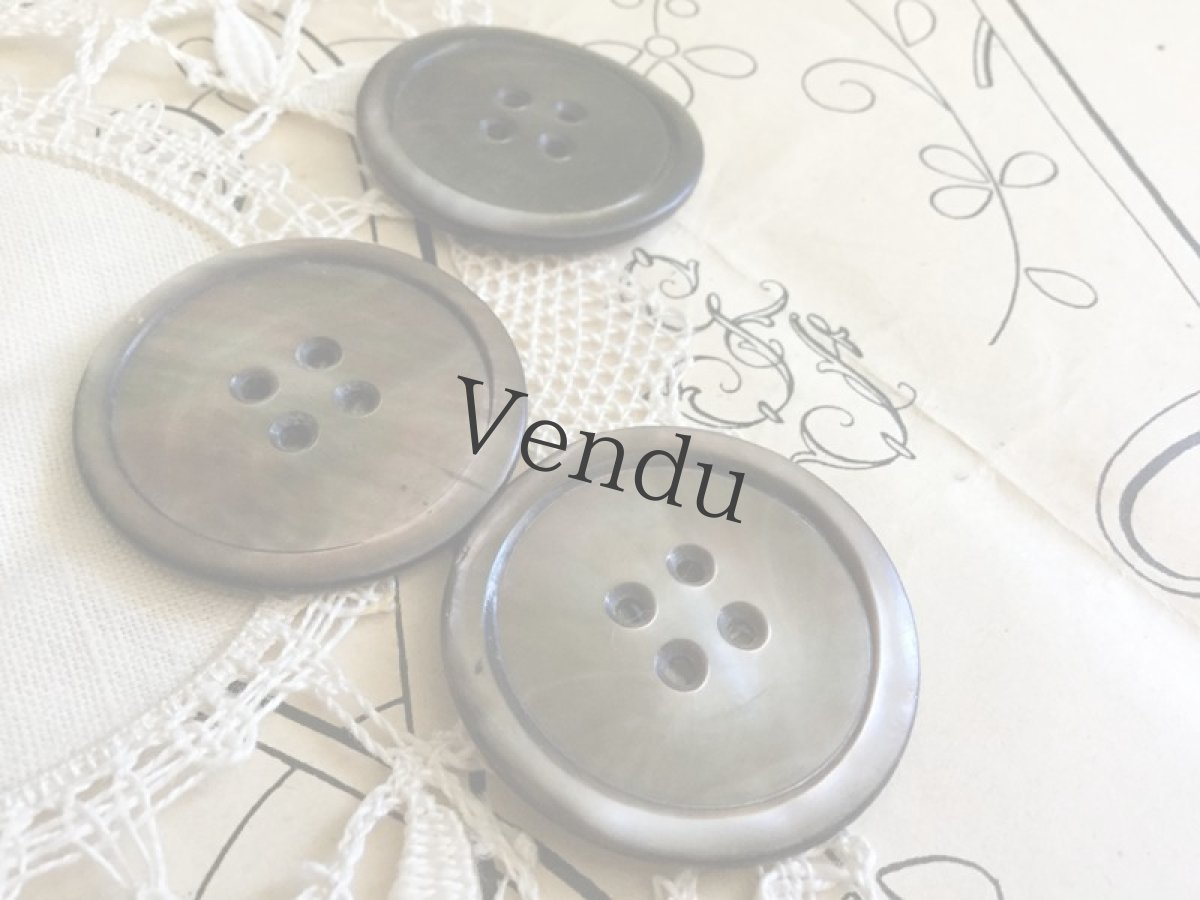 画像4: フランスヴィンテージ　マザーオブパール黒蝶貝ボタン 35mm 3個セット (4)