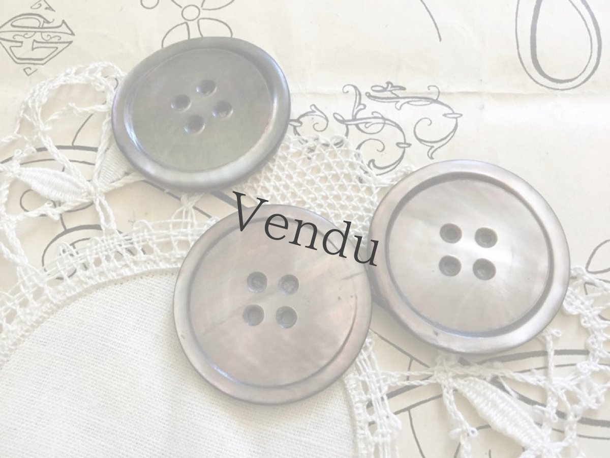 画像2: フランスヴィンテージ　マザーオブパール黒蝶貝ボタン 35mm 3個セット (2)