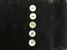 画像4: ヴィンテージ　真珠貝ボタン 15ｍｍ　５個セット (4)