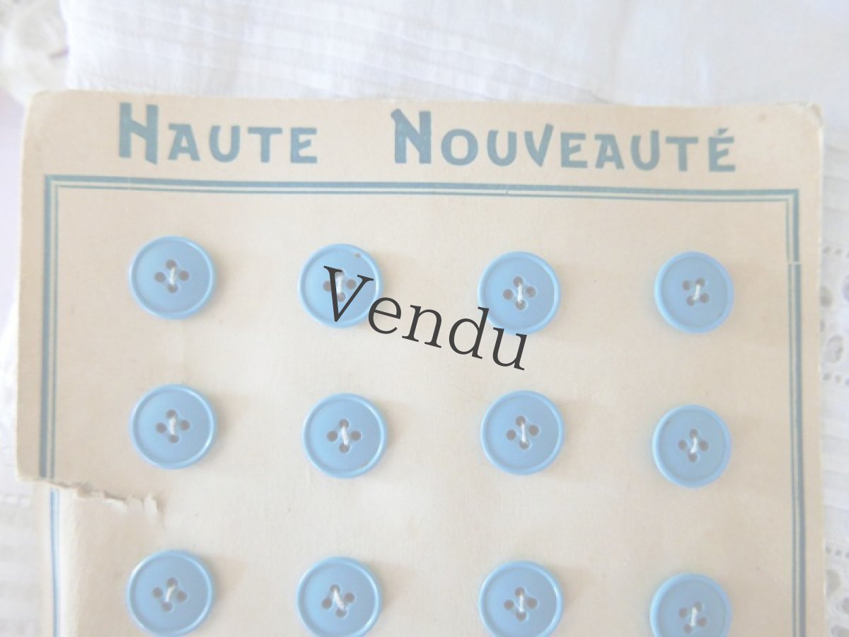 画像2: フランスヴィンテージ　水色のボタンシート 14mm (2)