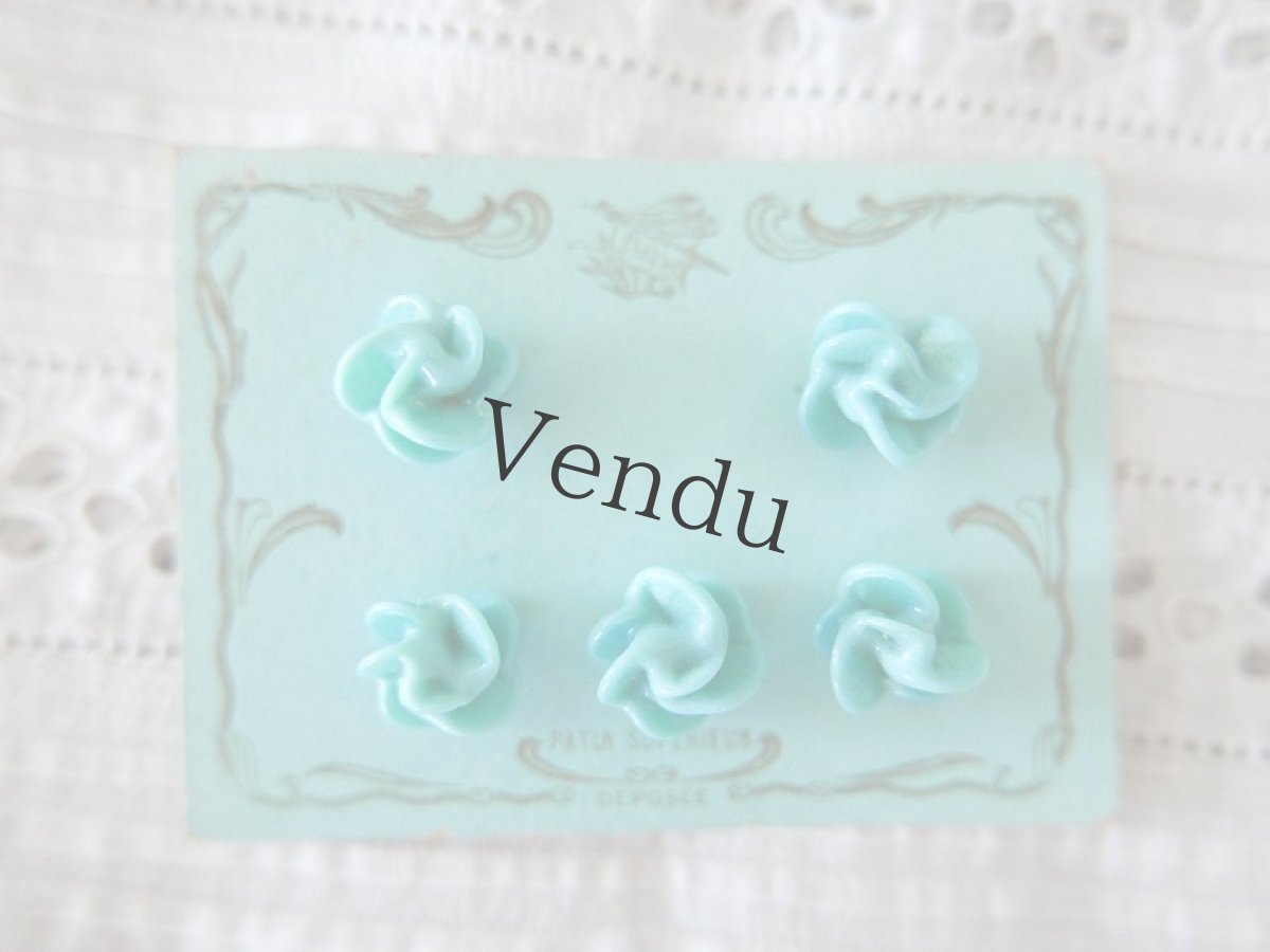 画像5: フランスアンティーク　水色のばらボタンシート 14mm (5)