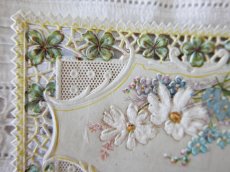 画像3: フランスアンティーク　春の草花のクロモ　透かし細工と一部シルク張り (3)